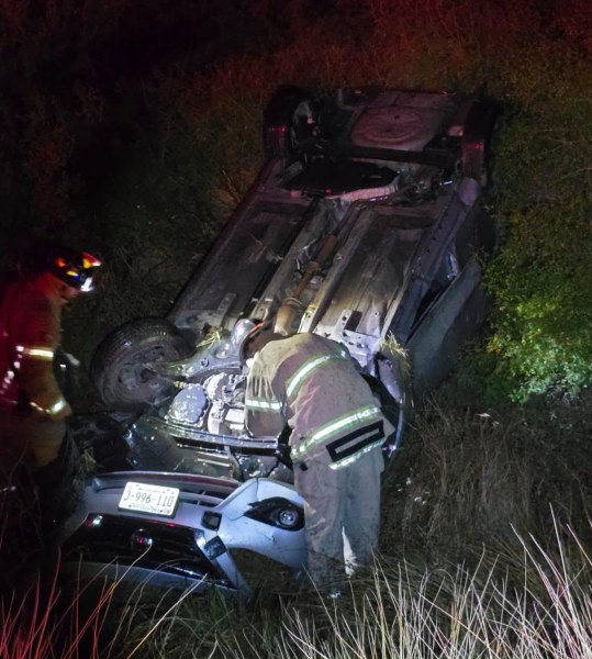 Vuelca en carretera a Delicias