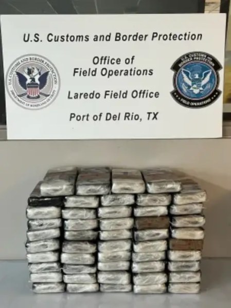 Decomisan casi 60 kilos de cocaína en puente internacional