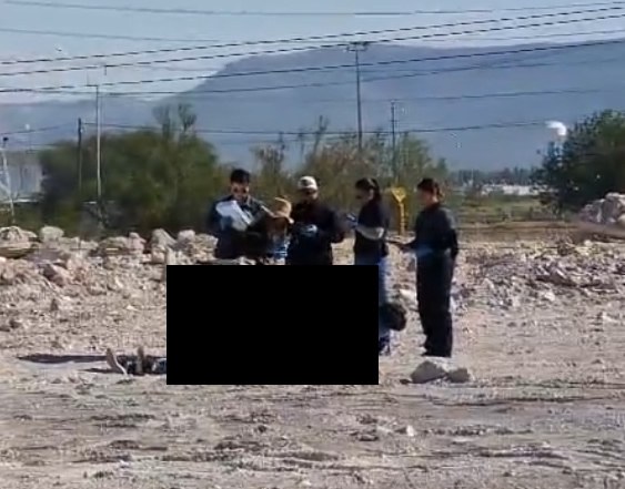Hallan muerto en baldío
