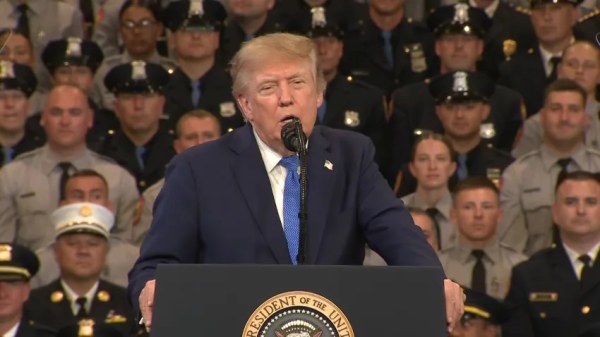 Trump dice que declarará el estrecho de Ormuz “territorio de EU