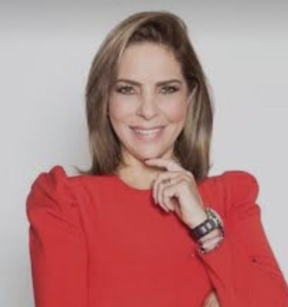 Ana María Alvarado gana demanda laboral a Maxine Woodside