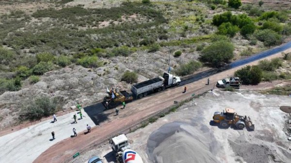 Inicia pavimentación de acceso a Labor de Terrazas