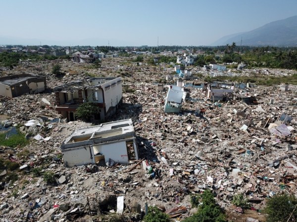 Terremoto de 7,7 sacude Indonesia