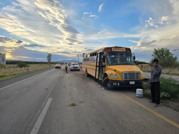 Menor resulta lesionado tras salida de camino