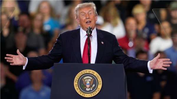 Trump amenaza con bombardear Omán si hace acuerdo con Irán
