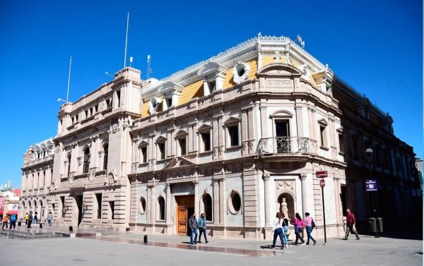Desalojan ayuntamiento por amenaza de bomba