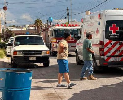 Albañil se electrocuta y cae de segundo piso