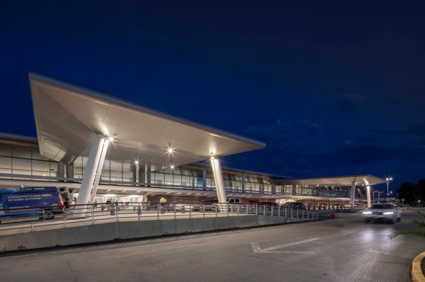 Reportan cancelación de vuelo a Mazatlán