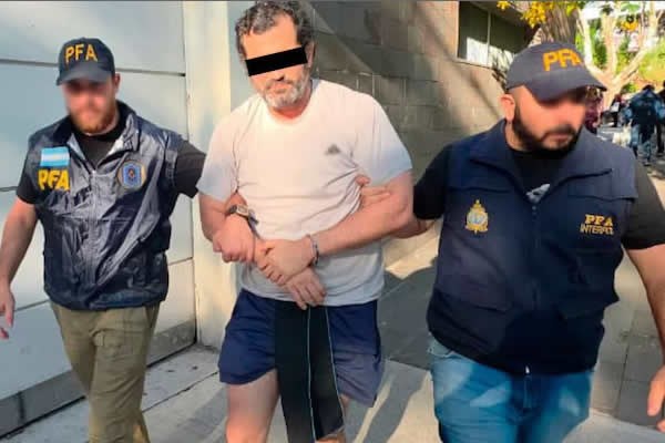Agentes de EE. UU. se reúnen con excontralmirante antes de entrega a México