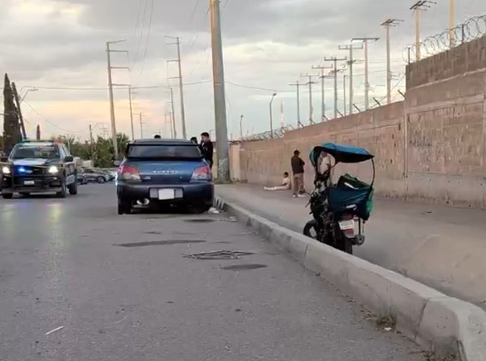 Se desploma y muere repartidor de comida