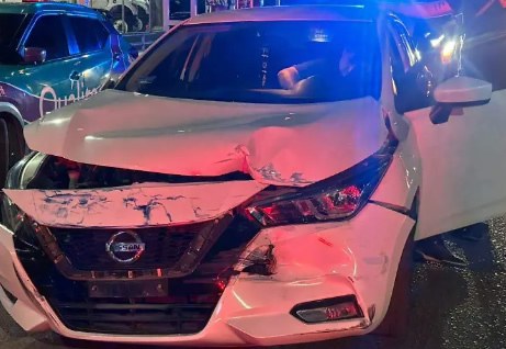 Choca con patrulla en la Tecnológico