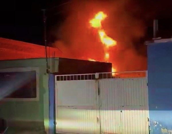 Fallece hombre durante incendio en vivienda