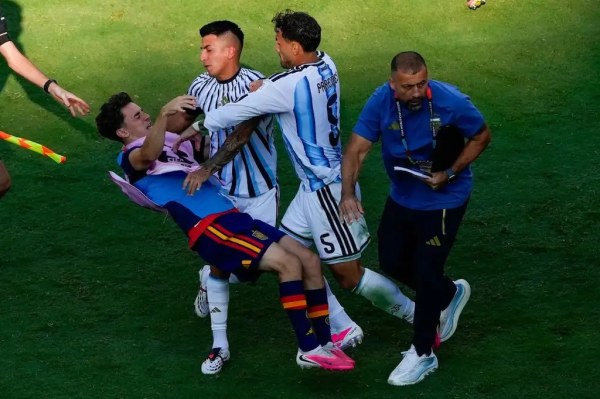 Sanciones a jugadores de Argentina por agresiones en la final