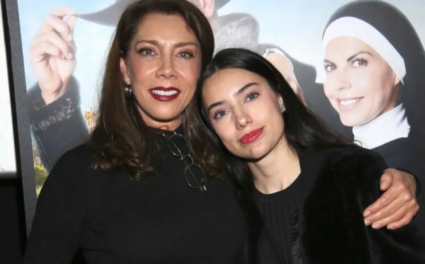 Cynthia Klitbo paga 75 mil dólares por estudios de su hija