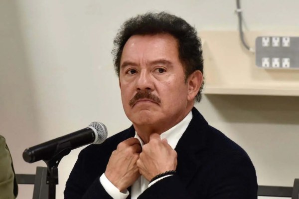 Mier defiende a Rocha Moya tras solicitar licencia