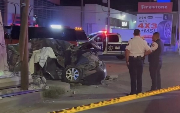 Muere al chocar con barda en Juárez