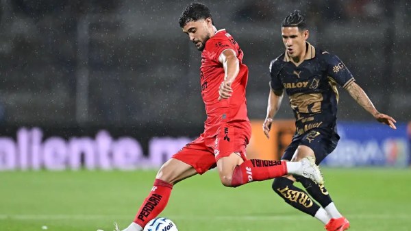 Pumas rescata empate con Necaxa