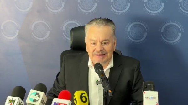 Pide Mario Vázquez desaparición de poderes en Sinaloa
