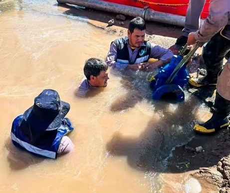 Se dan chapuzón trabajadores de JMAS en Juárez durante reparación
