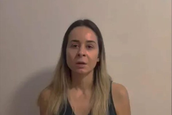 Denuncia esposa de exalmirante hostigamiento
