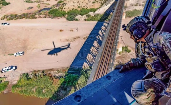 Fuerza aérea de EU derriba drones en frontera de El Paso