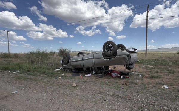 Volcadura en la Juárez-Chihuahua deja dos heridos