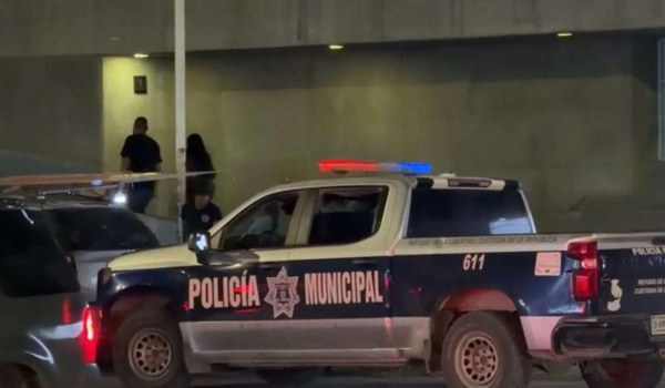 Hospitalizan a niño tras caer a alberca
