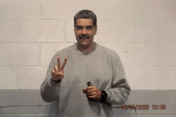 Difunden fotos de Maduro desde cárcel en EU