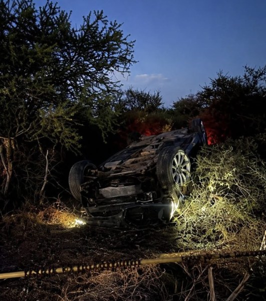 Tres mujeres salen ilesas tras aparatosa volcadura