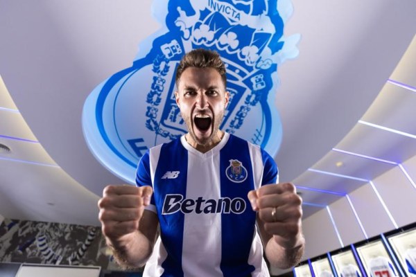 Santiago Giménez jugará con el Porto