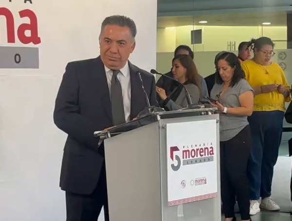 Reaparece Enrique Inzunza y afirma que seguirá apoyando a la 4T