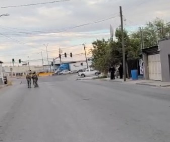 Hallan muerto dentro de camioneta