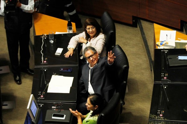 Eligen a Higinio Martínez como Presidente del Senado