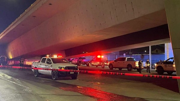 Muere calcinado debajo de puente en la Colón