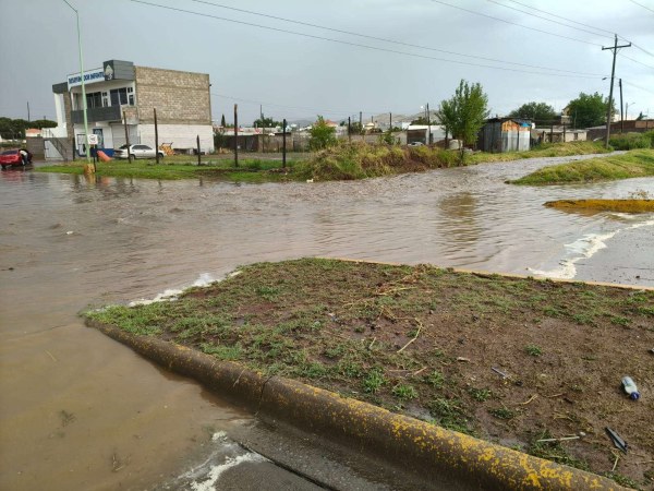 Cierran calles en Cuauhtémoc por inundaciones