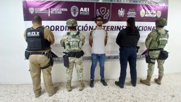 Cae con cristal y una fuerte suma de dinero