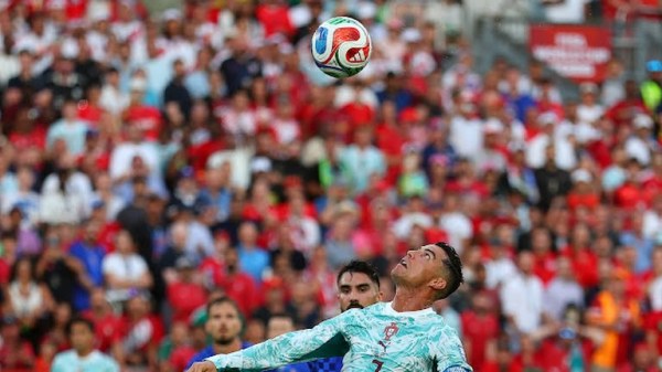 Gana Portugal con polémica y jugará vs España