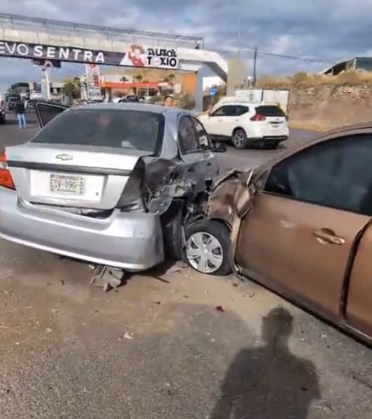 Aparatoso choque en Periférico de la Juventud
