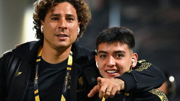 Ochoa manda a dormir a Gilberto Mora