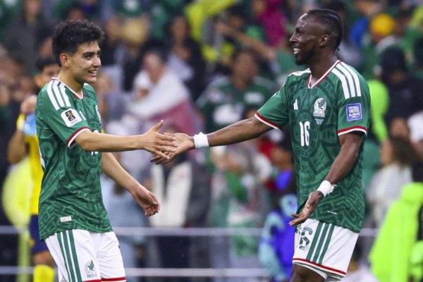 México sufre 2 jugadores 'tocados' para enfrentar a Inglaterra