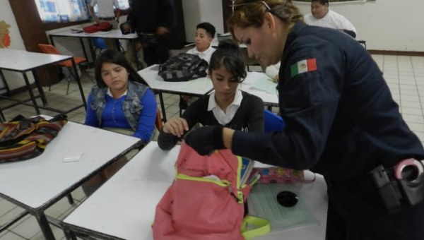 Congreso de Chihuahua busca regular la revisión de mochilas