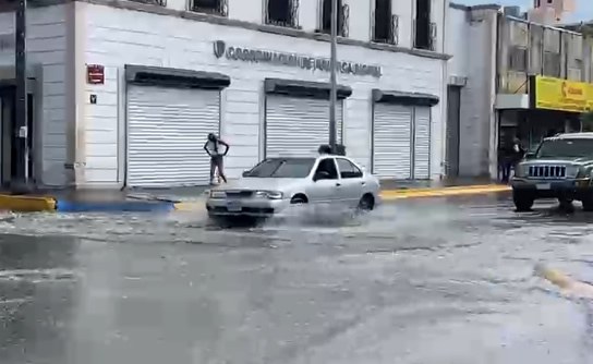 Cae lluvia en el centro