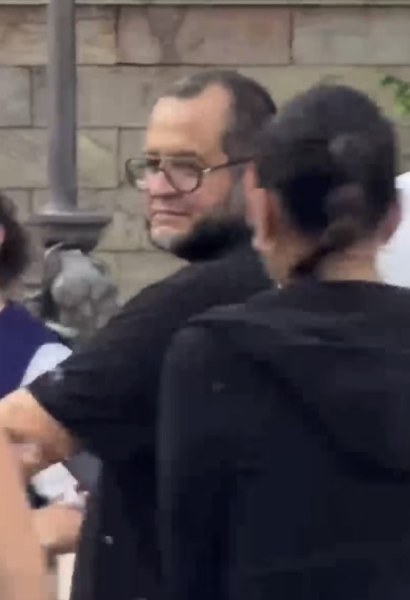 Hijo de AMLO es captado en Disney World