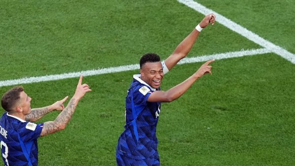 Derrota Francia 1-0 a Paraguay y pasa a cuartos de final