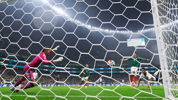 Inglaterra mete dos goles a México