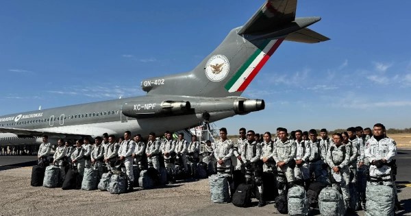 Detienen a 5 agentes de GN por extorsión en aeropuerto de Juárez
