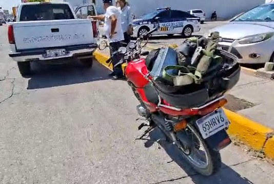 Motociclista queda lesionado tras choque