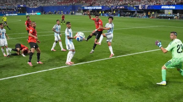 Egipto se va con la ventaja vs Argentina al medio tiempo; Messi falla penal