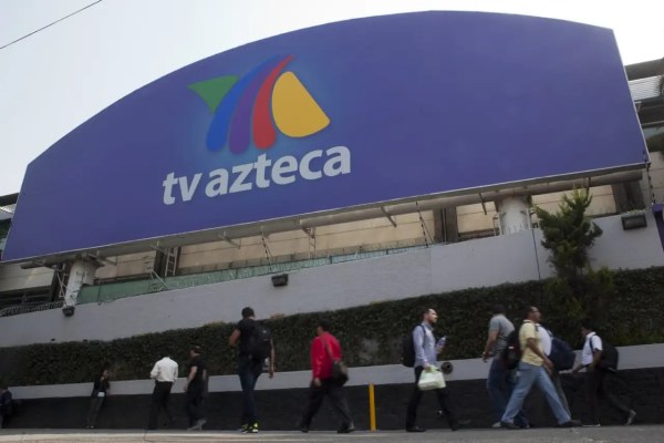 Juez declara en concurso mercantil a TV Azteca por incumplimiento de pago