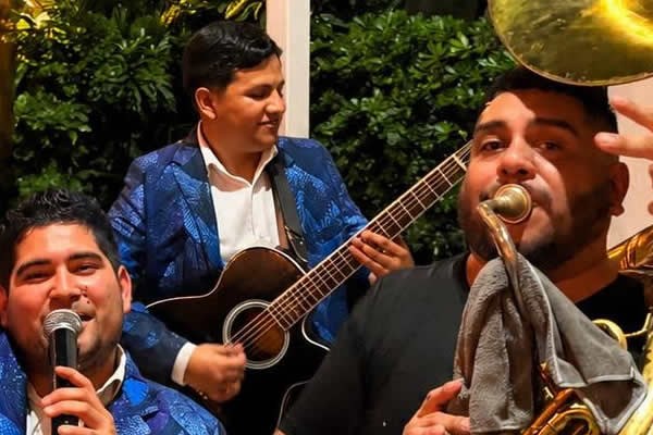 Guitarrista de Emblema Sierreño asesina a tubista de la agrupación